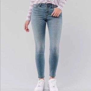 Hollister jeans size 3